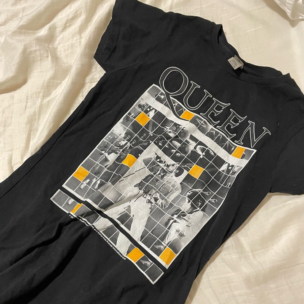 QUEEN shirt size S